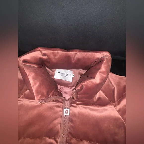 SOLD velvet puffer jacket size small - Picture 6 of 8